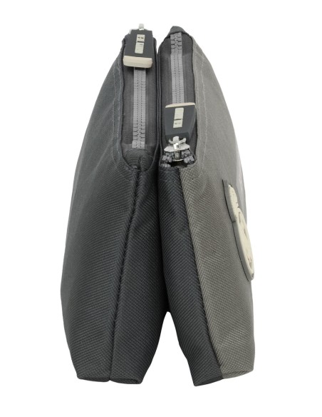 NECESER PQÑO. DOBLE REAL MADRID 3 EQUIPACION 24/25 NECESER PQÑO. DOBLE REAL MADRID 3 EQUIPACION 24/25