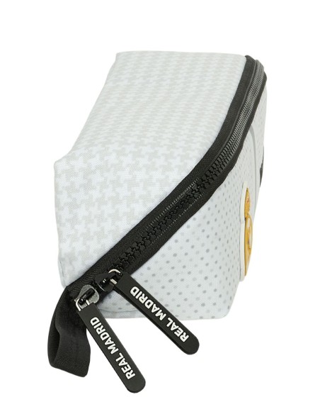 PORTATODO CUADRADO GRANDE REAL MADRID 1ª EQUIP. 24/25 | Comprar POR... PORTATODO CUADRADO GRANDE REAL MADRID 1ª EQUIP. 24/25 | Comprar POR...